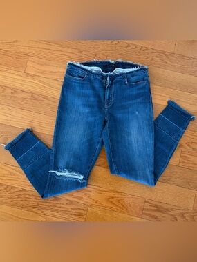 J Brand 835 Mid-Rise Capri Jeans in Stigma Distressed